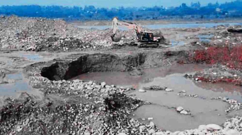 Una District Cracks Down on Illegal Mining with Surprise Night Operation